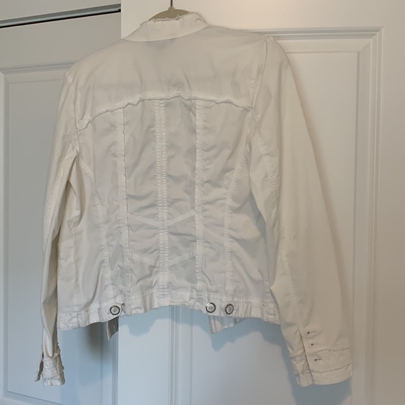 WHITE HOUSE BLACK MARKET White Jacket size 10. Fringes at neck/sleeves. - Picture 4 of 5